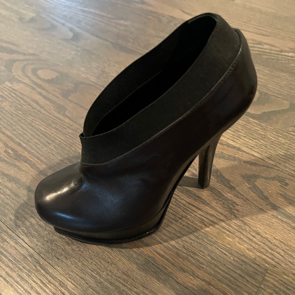 Black Fendi Platform Ankle Bootie - Rarely Worn! - Picture 9 of 9